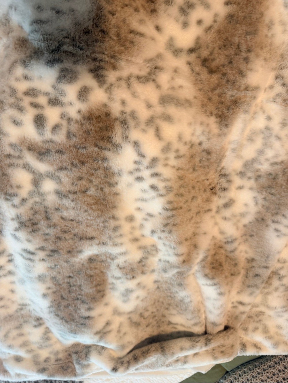 Faux Fur Leopard Print Throw Blanket in Cream and Brown